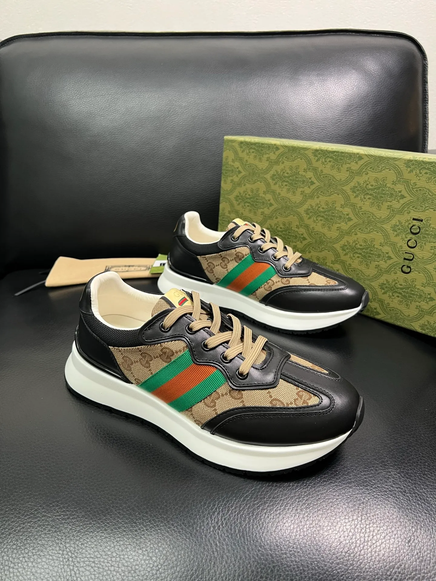 Men's shoes 💰800 Gucci top purchasing Gucci counter new model, original factory configuration of imported cowhide from Italy with printed cloth fabric, imported cowhide lining, breathable and comfortable, sole: original factory special sole is super comfortable, original factory and single goods are high quality, welcome to compare, code number 38-44 (customized 45 46) 85865